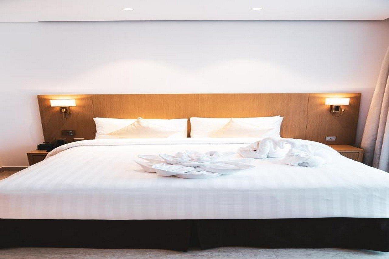 HE Hotel Apartments Dubai Exterior foto A bed